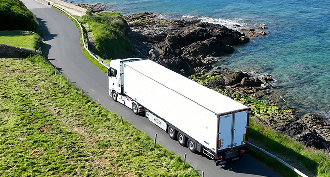 CHEREAU High-performance, custom-built refrigerated vehicle