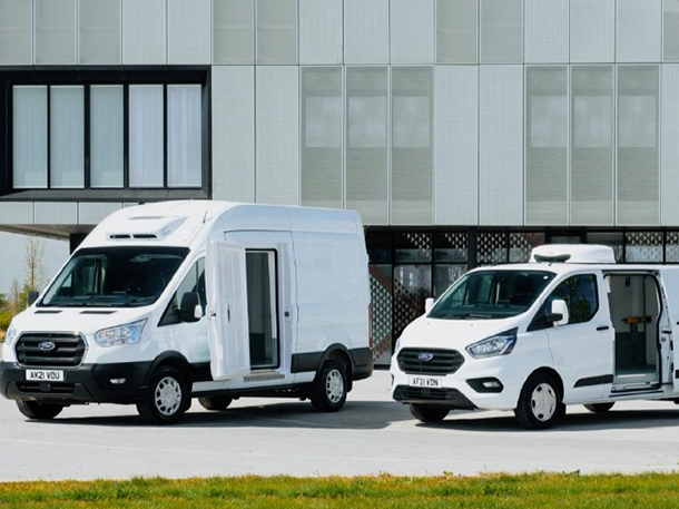 Two vehicles Paneltex